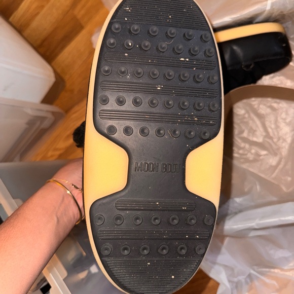 Moon Boot Black Winter Boots - Picture 3 of 4